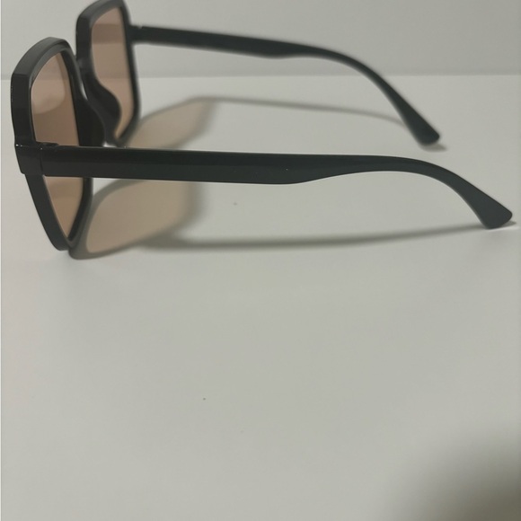 Chic Black Sunglasses with Brown Tinted Lenses - Picture 4 of 7